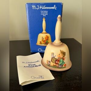 M.J. Hummel First Ed. Bas-Relief Annual Bell 1978 “Let’s Sing” in Original Box